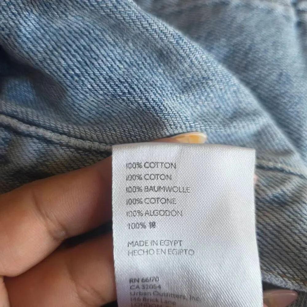 Free people we the free Sz 32 wash blue  distressed jean shorts